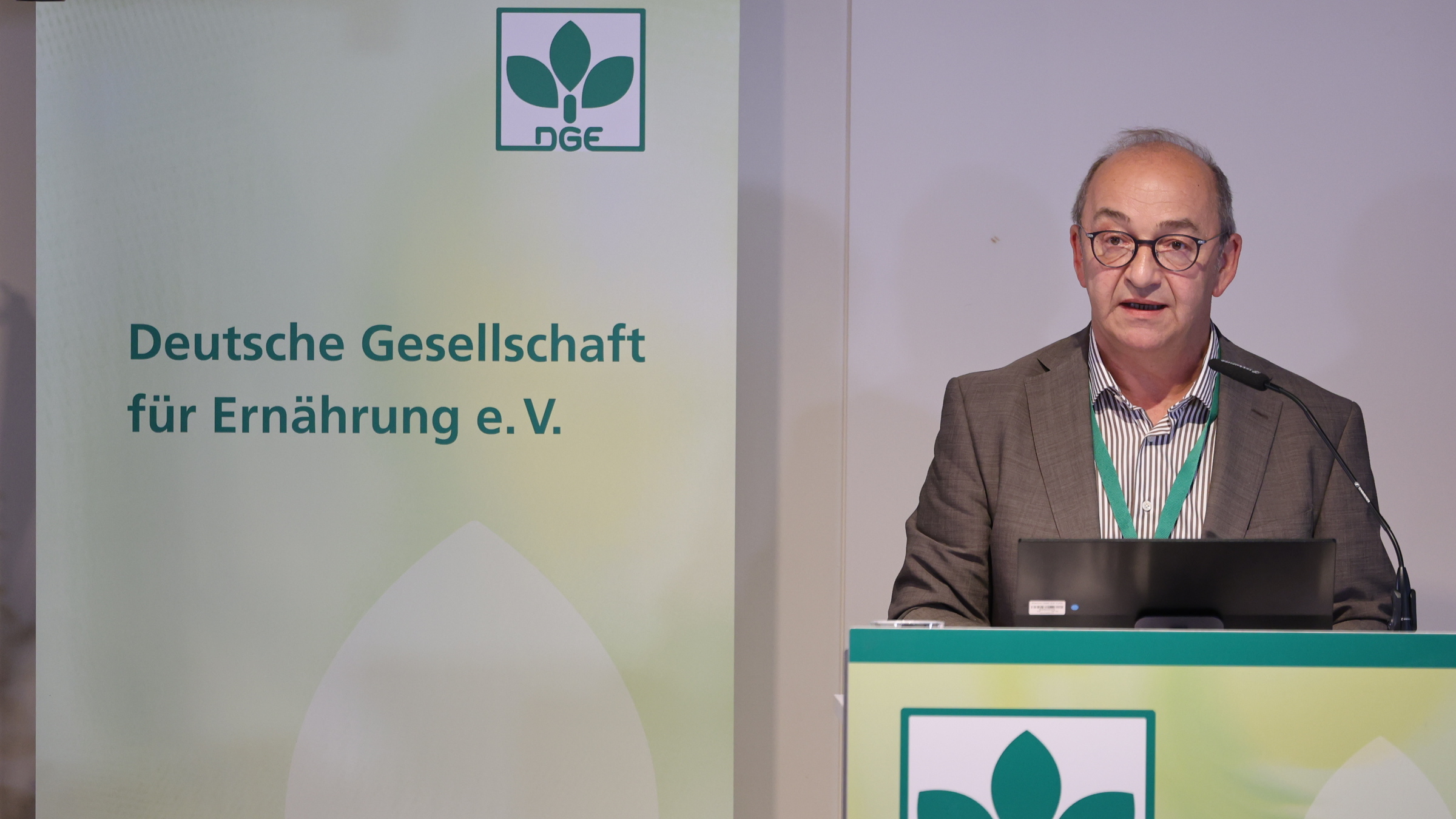 Herr Prof. Jakob Linseisen eröffnet die Arbeitstagung