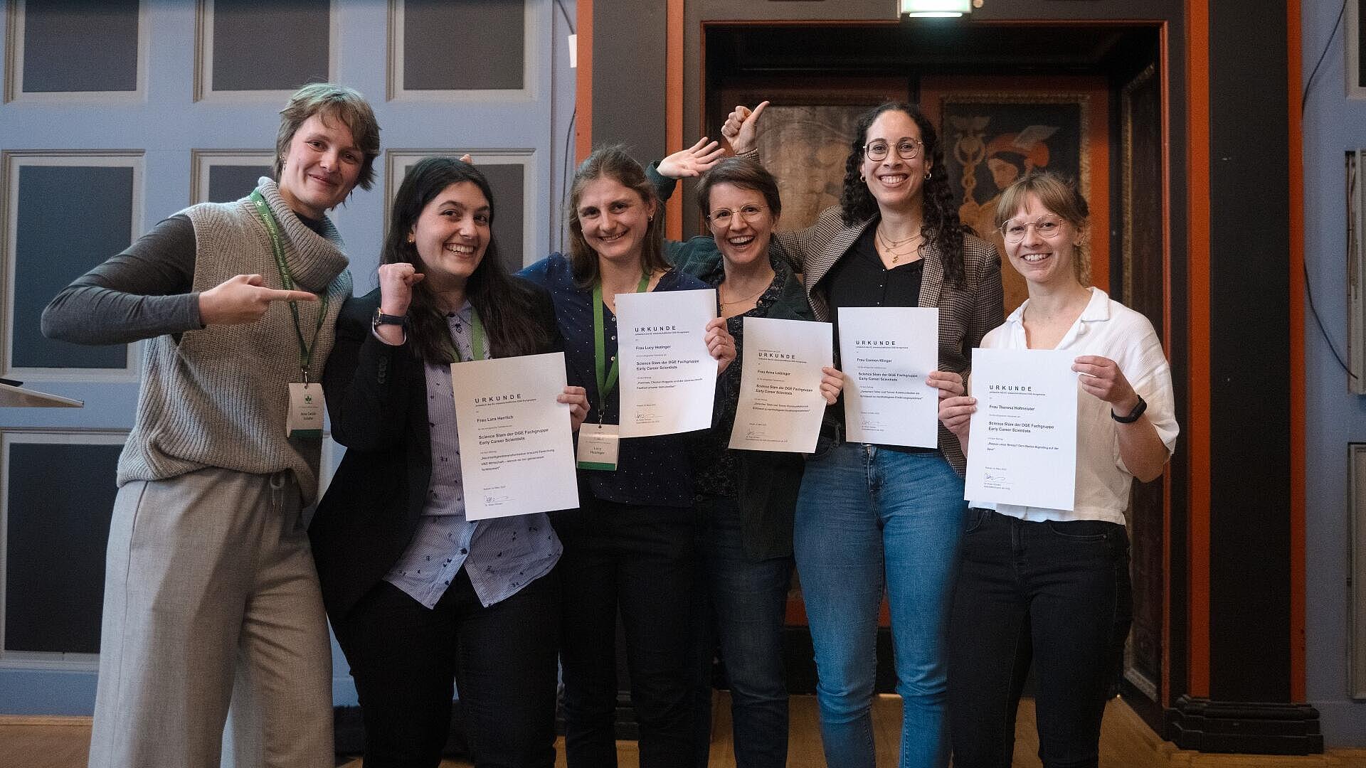 Die Teilnehmerinnen des Science Slams