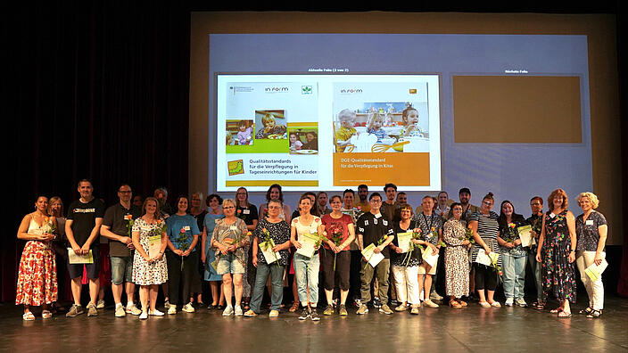 Gruppenbild Logo Übergabe