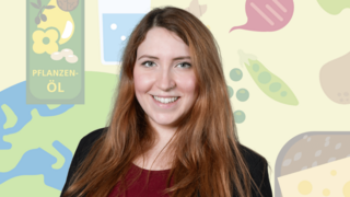Porträt einer lächelnden Frau mit roten Haaren vor einem Hintergrund mit stilisierten Obst- und Gemüsesymbolen.