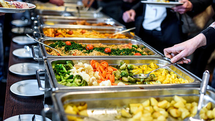 Buffet mit gesunden Speisen
