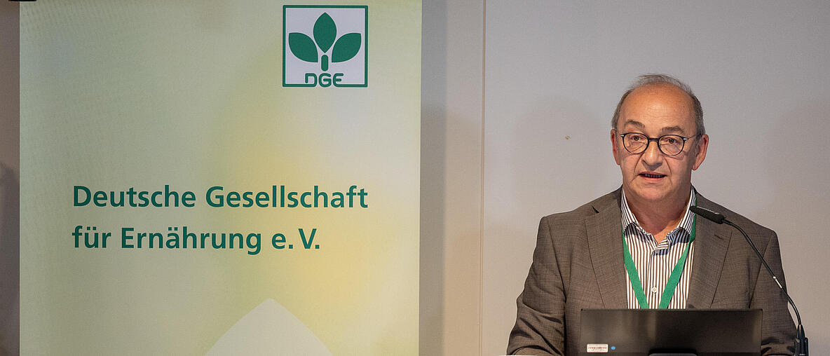 Prof. Dr. Jakob Linseisen am Rednerpult.