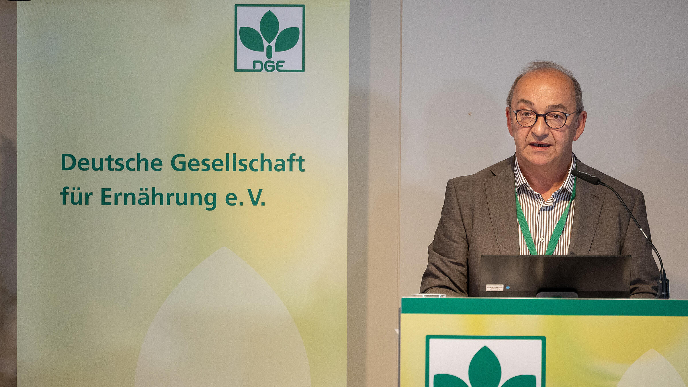 Prof. Dr. Jakob Linseisen am Rednerpult.